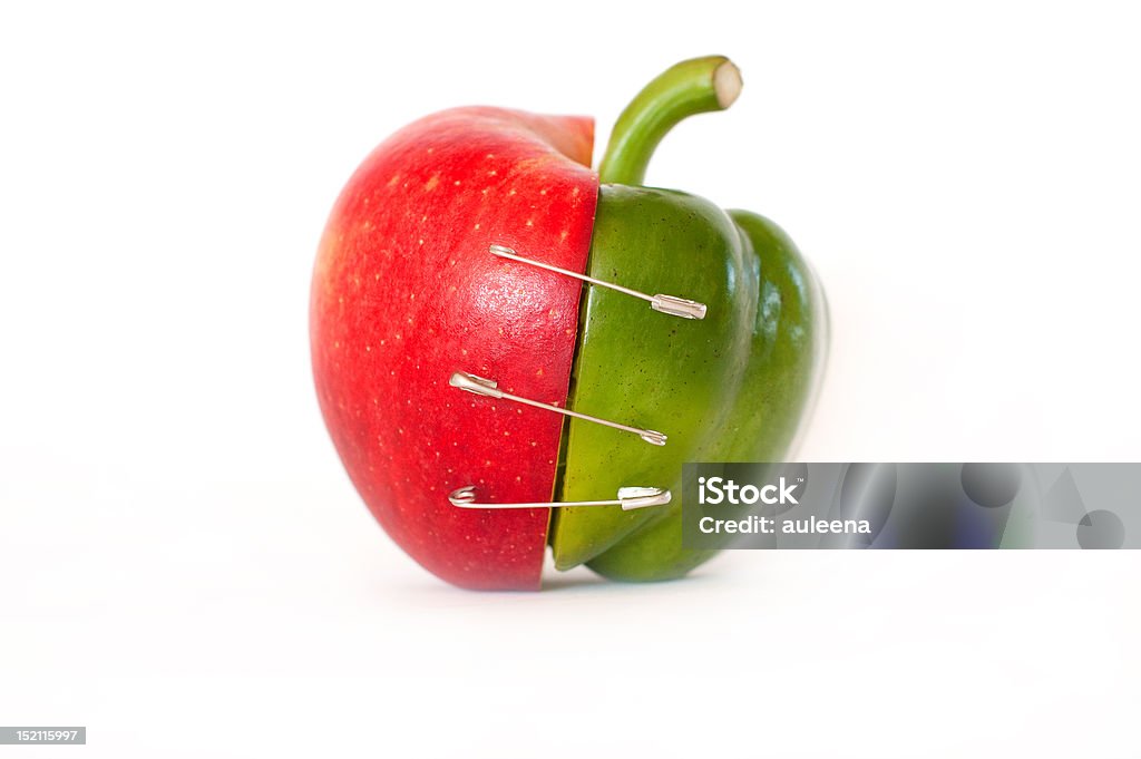 Unisci di apple e pepe-isolato su bianco - Foto stock royalty-free di Bizzarro