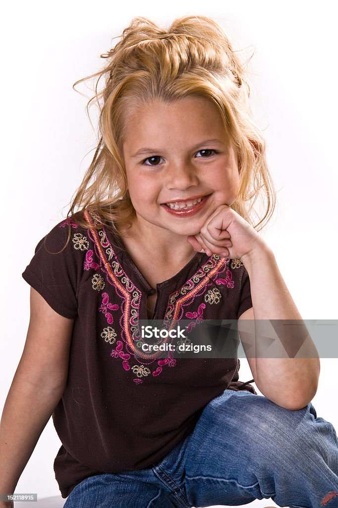 Kleines Mädchen mit blonden Haaren, das Kinn auf die hand. - Lizenzfrei Blondes Haar Stock-Foto