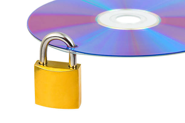 компьютер диск и замком - cd dvd disk lock стоковые фото и изображения