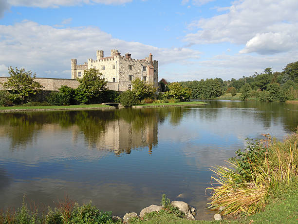 leeds castle, kent - leeds castle stock-fotos und bilder