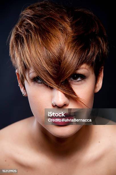 Estilo De Cabelo - Fotografias de stock e mais imagens de Cortar - Atividade - Cortar - Atividade, Franja - Estilo de cabelo, Adolescente