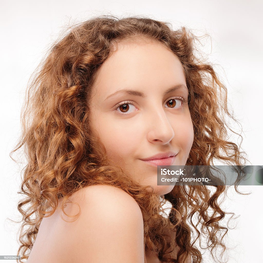 Portrait de belle fille frisée - Photo de A la mode libre de droits