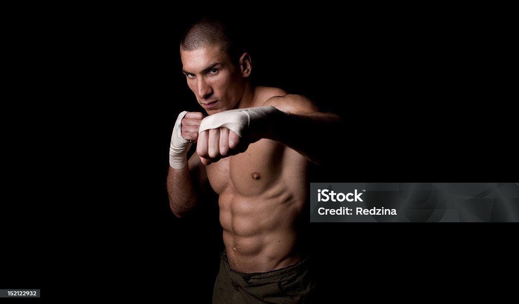 Imagem de jovem homem Boxe na câmara - Royalty-free Boxe - Desporto Foto de stock