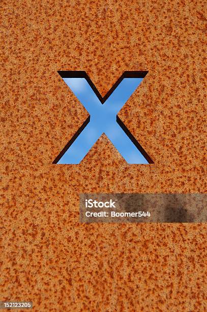 X Stockfoto und mehr Bilder von Alphabet - Alphabet, Alt, Beschädigt