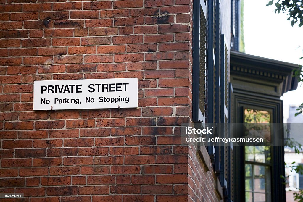 Un panneau de rue, pas de stationnement - Photo de Acorn Street libre de droits