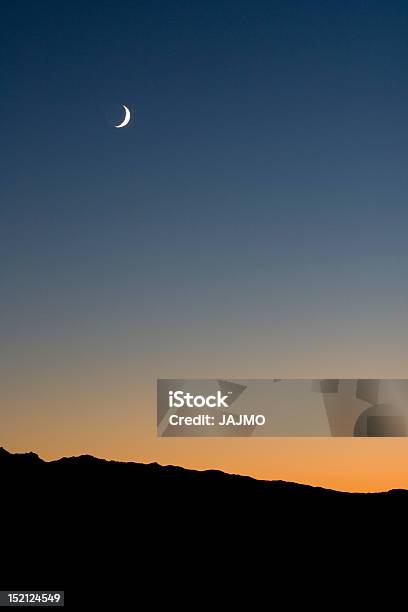 Księżyc Moon Nad Horyzont - zdjęcia stockowe i więcej obrazów Bez ludzi - Bez ludzi, Ciemny, Czarny kolor