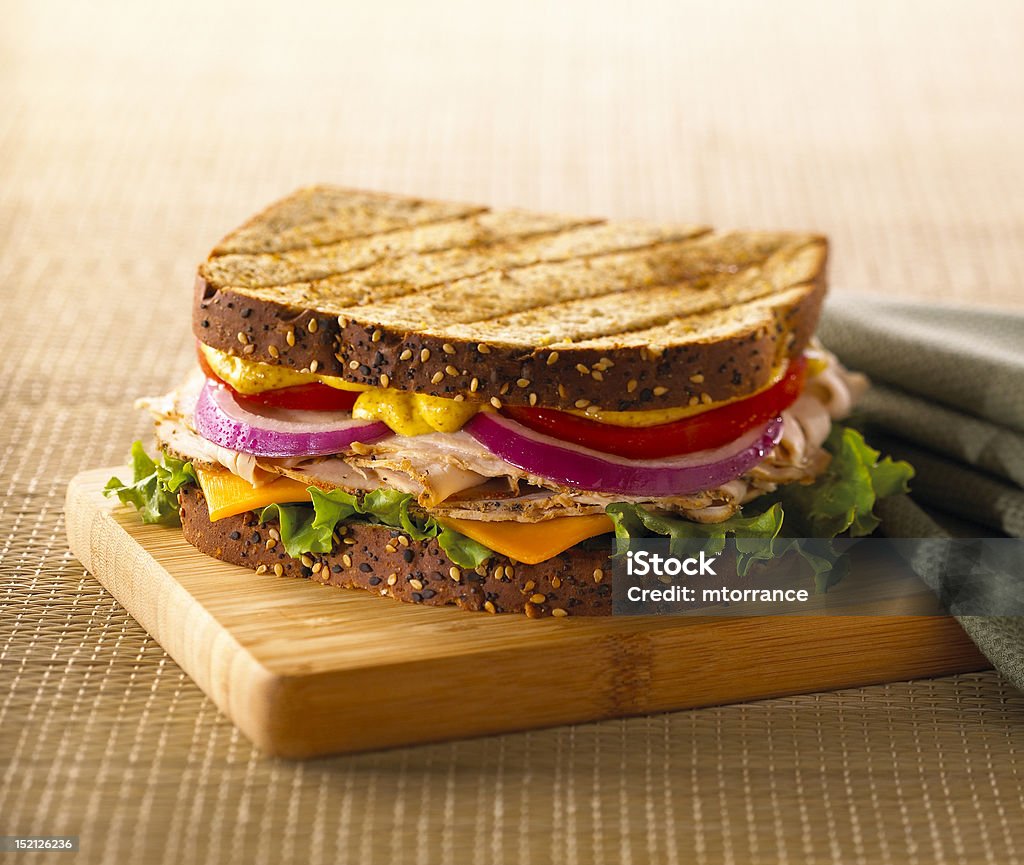 Sandwich di tacchino alla griglia - Foto stock royalty-free di Panino ripieno