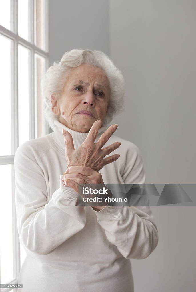 Femme âgée dans la douleur - Photo de Adulte libre de droits