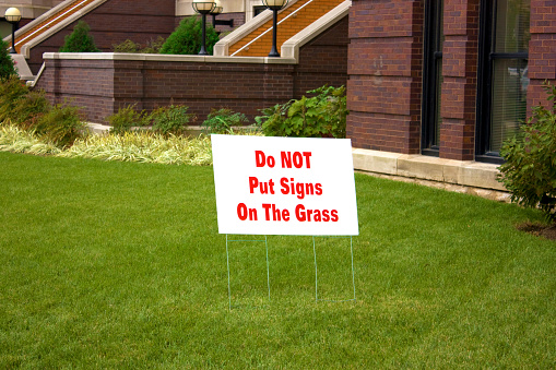 A silly sign on the grounds of a public building in Nashville.