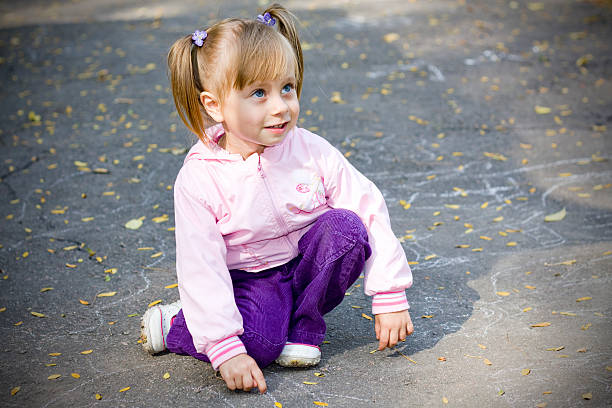 istock little girl playing in autumn park 152127568