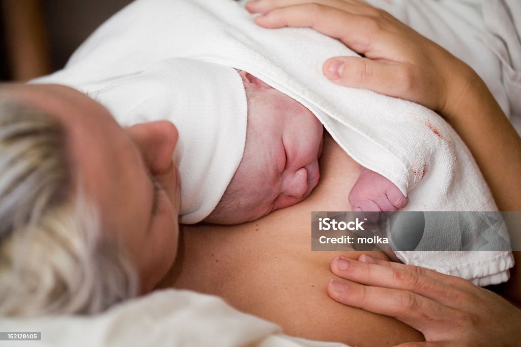 Neonato bambino ragazza - Foto stock royalty-free di Bambino appena nato