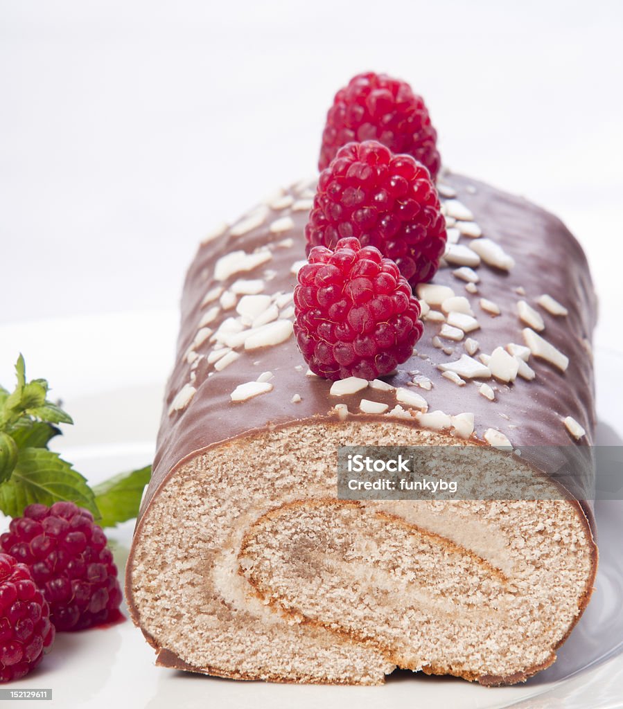 Rollo con tarta de frambuesas - Foto de stock de Alimento libre de derechos