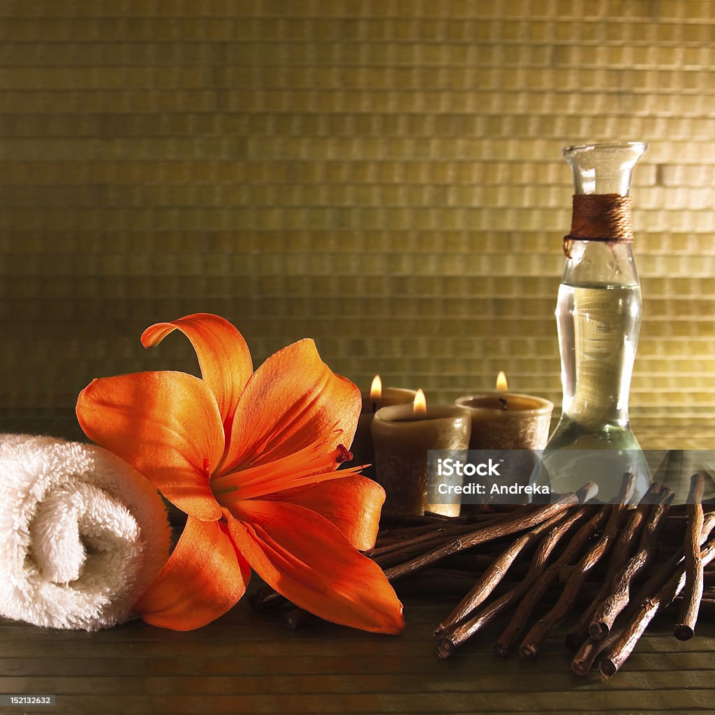 Spa elements con lilies - Foto de stock de Balneario - Spa libre de derechos