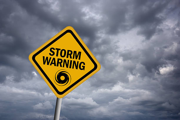 segnale di avvertimento di tempesta - rain tornado overcast storm foto e immagini stock