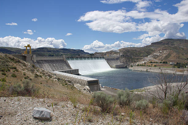 istock Dam at Grand Coulee wide angle. 152133718
