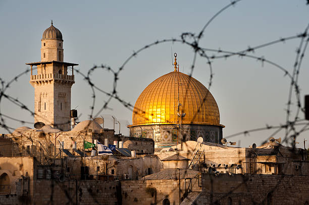 istock Dome of the Rock Through Barbed Wire 152134053