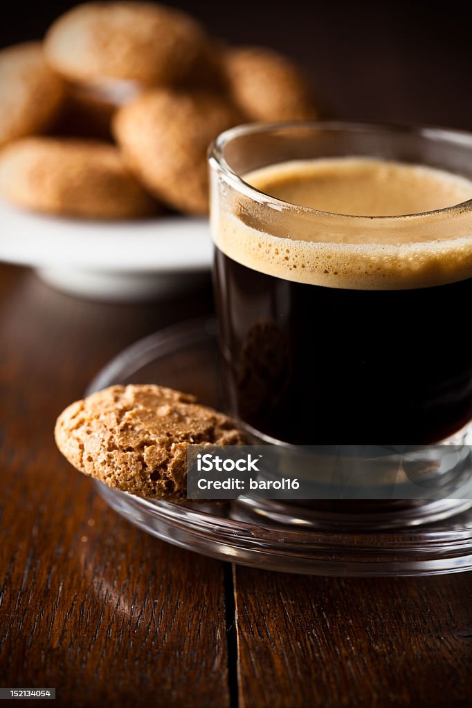 Tasse de délicieux expresso - Photo de Biscotti libre de droits