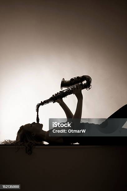 Silueta De Mujer Tocando Saxofón Sepia Foto de stock y más banco de imágenes de Acostado - Acostado, Actuación - Representación, Adulto