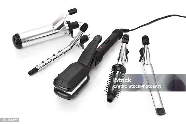 Conjunto De Peluquería Con Straightener Y Accesorios De Curling Foto de stock y más banco de imágenes de Rulos eléctricos