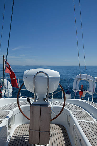 iate helm - yacht nautical vessel autopilot sailing imagens e fotografias de stock