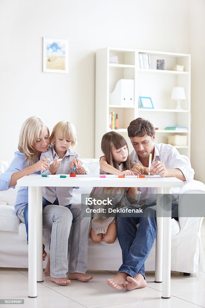 Familia idyll - Foto de stock de 30-39 años libre de derechos