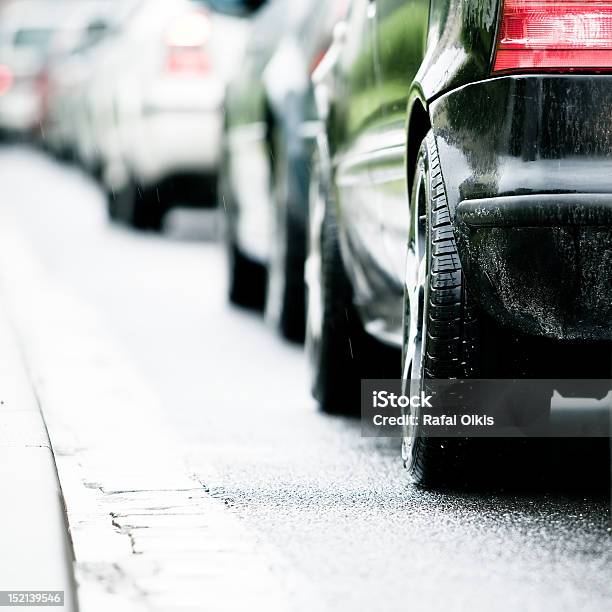 De Atasco De Tráfico En Lluvia Causa Carretera Abundante Foto de stock y más banco de imágenes de Atestado