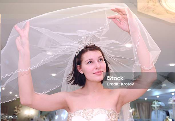 In Der Hochzeit Salon Stockfoto und mehr Bilder von 20-24 Jahre - 20-24 Jahre, Abendkleid, Attraktive Frau