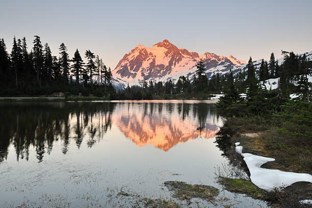 mt shuksan and picture lake at sunset mt shuksan and picture lake at sunset, Mt. Baker-Snoqualmie National Forest picture lake stock pictures, royalty-free photos & images