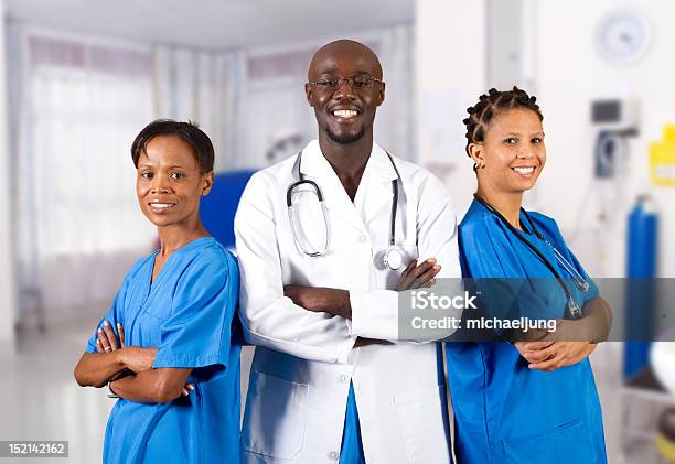 Photo libre de droit de Médecin Et Infirmière Afroaméricain banque d'images et plus d'images libres de droit de Afro-américain - Afro-américain, D'origine africaine, Étudiant en médecine