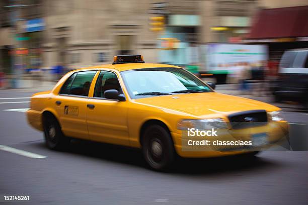 Nueva York Taxi Amarillo Foto de stock y más banco de imágenes de Amarillo - Color - Amarillo - Color, Calle, Ciudad