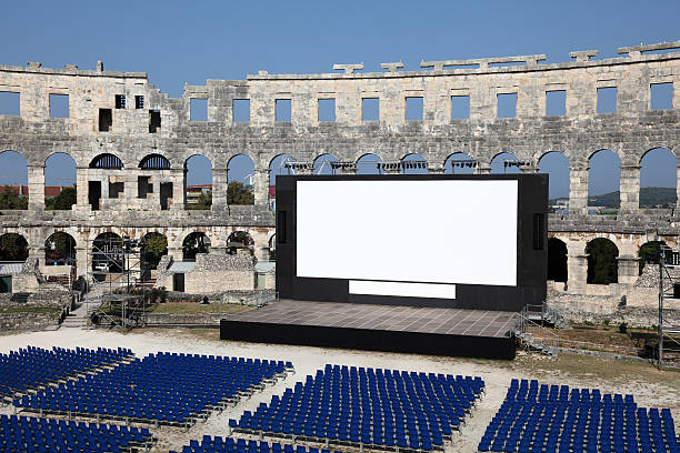 open-air-kino in der römischen arena, pula - amphitheater pula stock-fotos und bilder