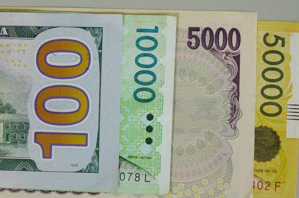 istock Many kind of banknotes - close up 1521467934