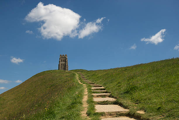 st michael's tower, glastonbury tor - st michaels church stock-fotos und bilder