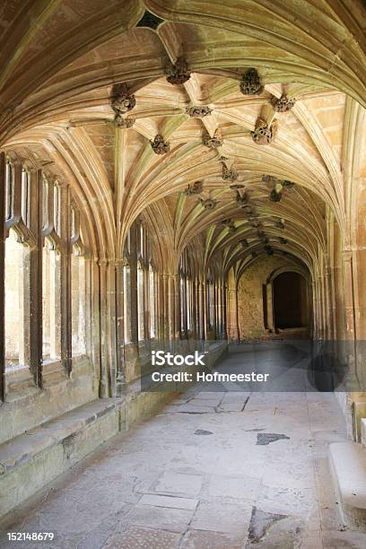 Photo libre de droit de Cloître Couloir banque d'images et plus d'images libres de droit de Abbaye - Abbaye, Angleterre, Antique