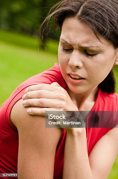 Lesão No Ombro Em Dordesporto - Fotografias de stock e mais imagens de Adulto - Adulto, Articulação humana, Atividade