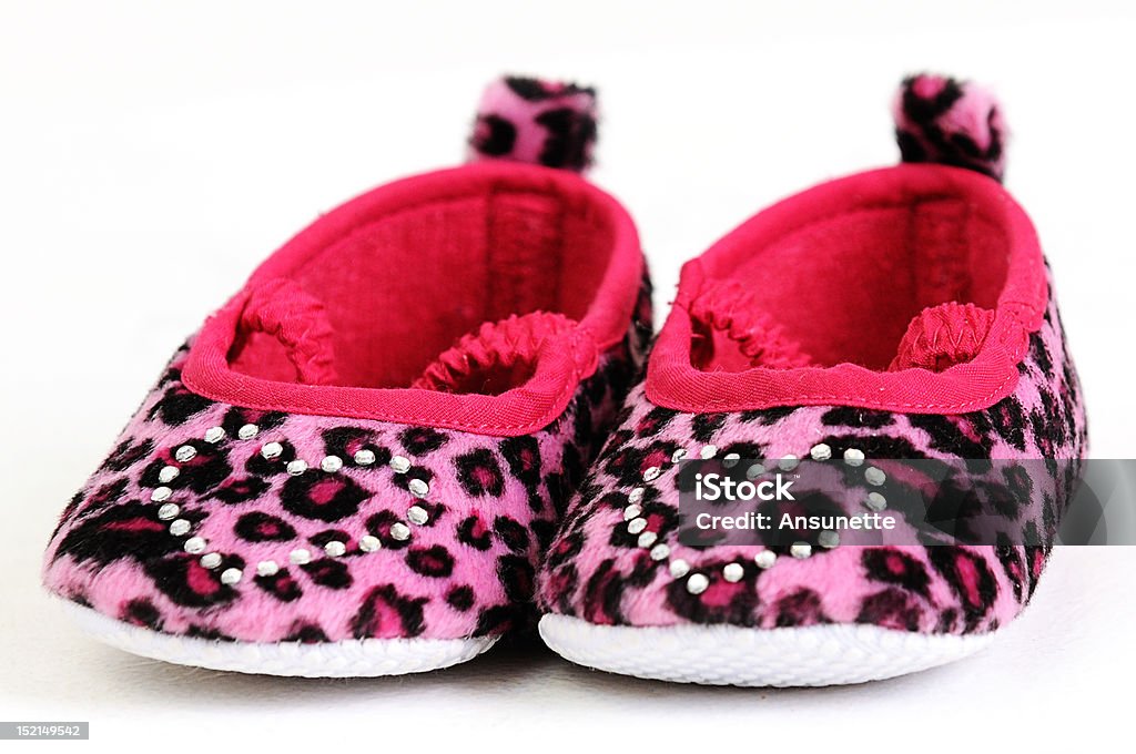 Rosa rojo y zapatos de bebé con cristal - Foto de stock de Niño libre de derechos