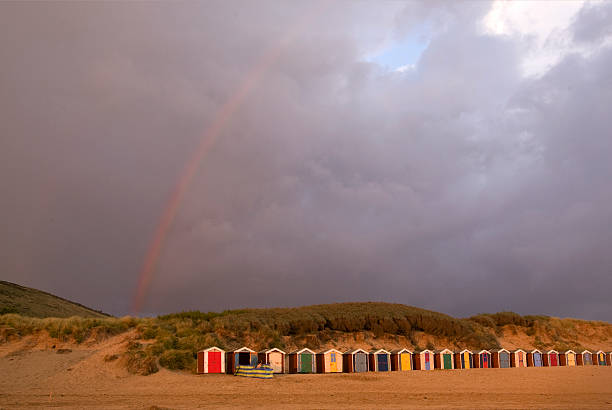 regenbogen über saunton sands devon (england - devon north devon sunset multi colored stock-fotos und bilder