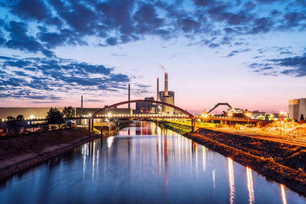 istock Dusk view of Germany's largest coal-fired power plant near Mannheim. 1521547799