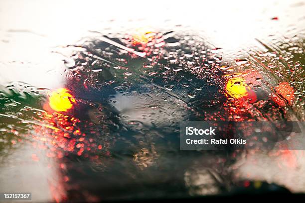 Párabrisas De Carros No Engarrafamento Na Chuva - Fotografias de stock e mais imagens de Chuva - Chuva, Para-brisas, Tensão