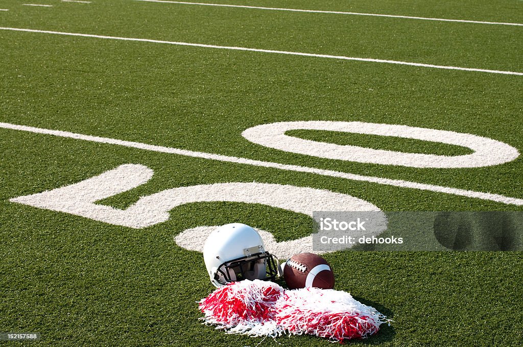 American Football, 헬멧, 폼폼 Poms on 필드 - 로열티 프리 미식 축구 스톡 사진