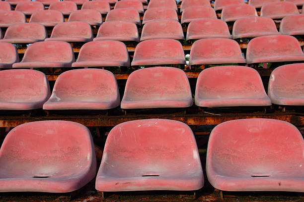 오래된 붉은 경기장용 야외 종합경기장 스톡 사진