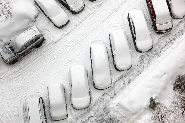 istock great snowfall covered cars in city 152158750