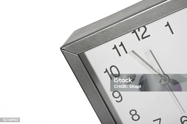 Cinco Minutos Antes De Las Doce Foto de stock y más banco de imágenes de Aguja de Reloj - Aguja de Reloj, Amenazas, Blanco - Color