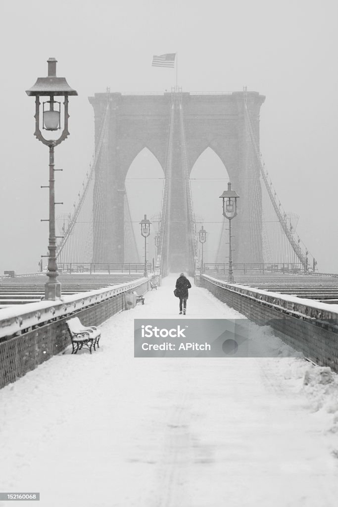 Pessoa Andar na Ponte de Brooklyn - Royalty-free Brooklyn - Nova Iorque Foto de stock