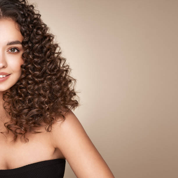 istock Beautiful smiling woman with afro curls 1521600900
