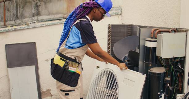 istock Repairman working on air conditioner 1521602471