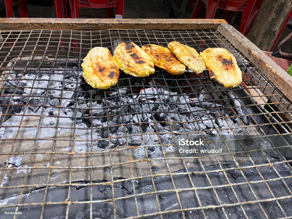 Pisang gapit or pisang epe or grilled bananas, the indonesian traditional cakes. served with coconut and palm sugar or brown sauce. mostly found in Sulawesi or makassar city Banquet Stock Photo