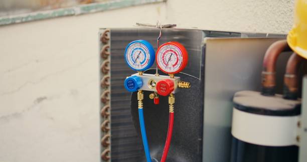 istock Close up of refrigerant manifold gauges 1521614752