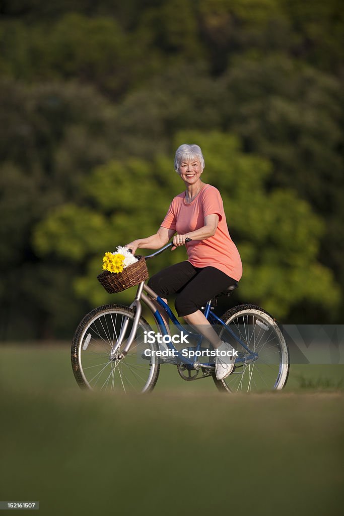 Senior Frau Reiten Fahrrad In Texas - Lizenzfrei 60-69 Jahre Stock-Foto