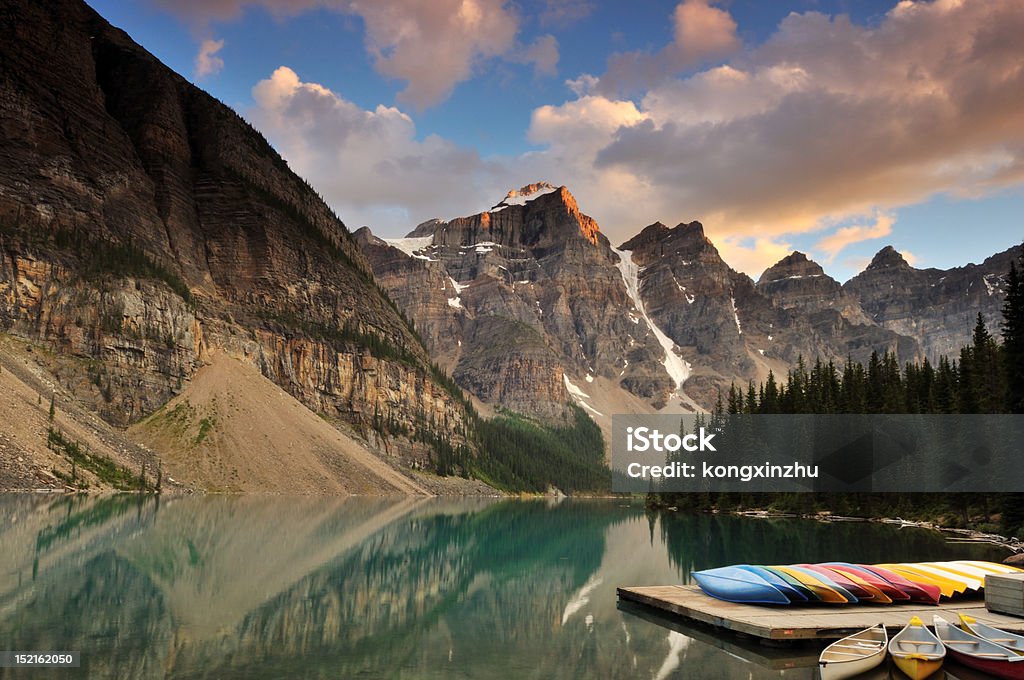 Coucher de soleil Lac Moraine, Parc National de Banff - Photo de Alberta libre de droits